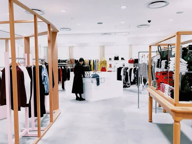 Cover image for Effective Retail Business Strategies That Small Business Owners Can Apply To Compete In A Fast Changing Environment