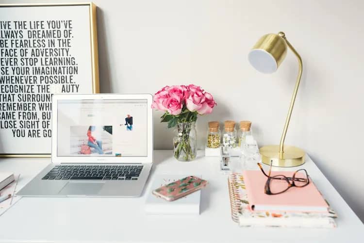 Cover image for How to Build Brand Equity and Brand Loyalty in the IT Sector with the Help of Informative Guides and Articles