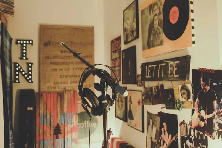 Cover image for Transforming Passion Into a Job: Music Journalism Internships for Its Future Creators