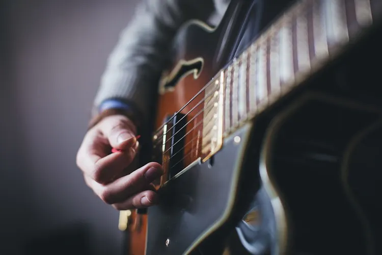 Cover image for Remote Music Industry Jobs: What You Need to Know to Break into the Industry in the Digital Age